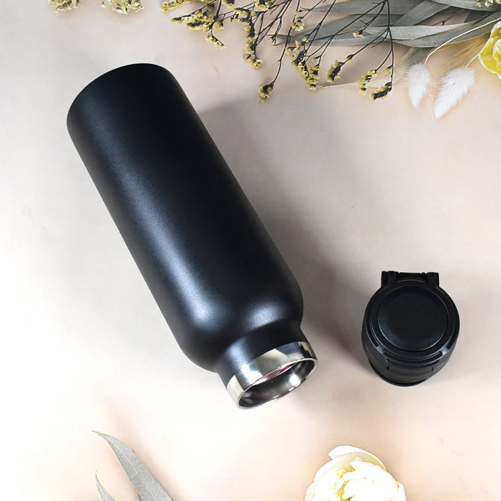 Black insulated 650 ml water bottle for kids with a detachable lid for easy cleaning
