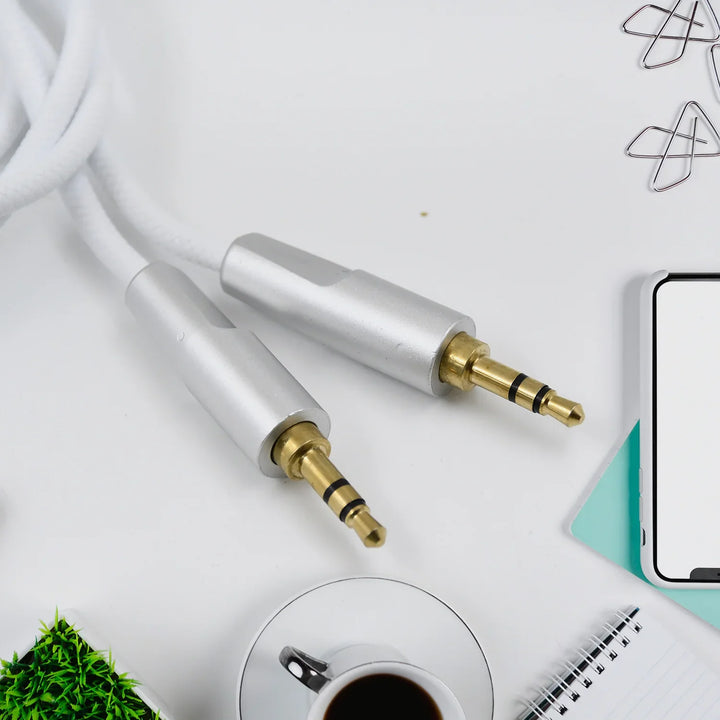 Superior eMart mobile tablet aux cable 1000mm in white for connecting devices