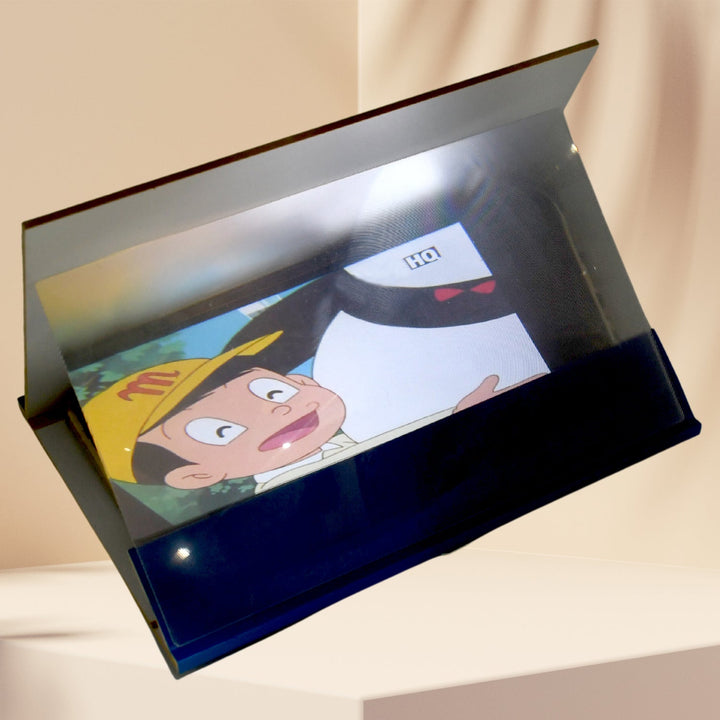 Superior eMart phone screen magnifier for enhanced viewing of movies and videos on smartphones