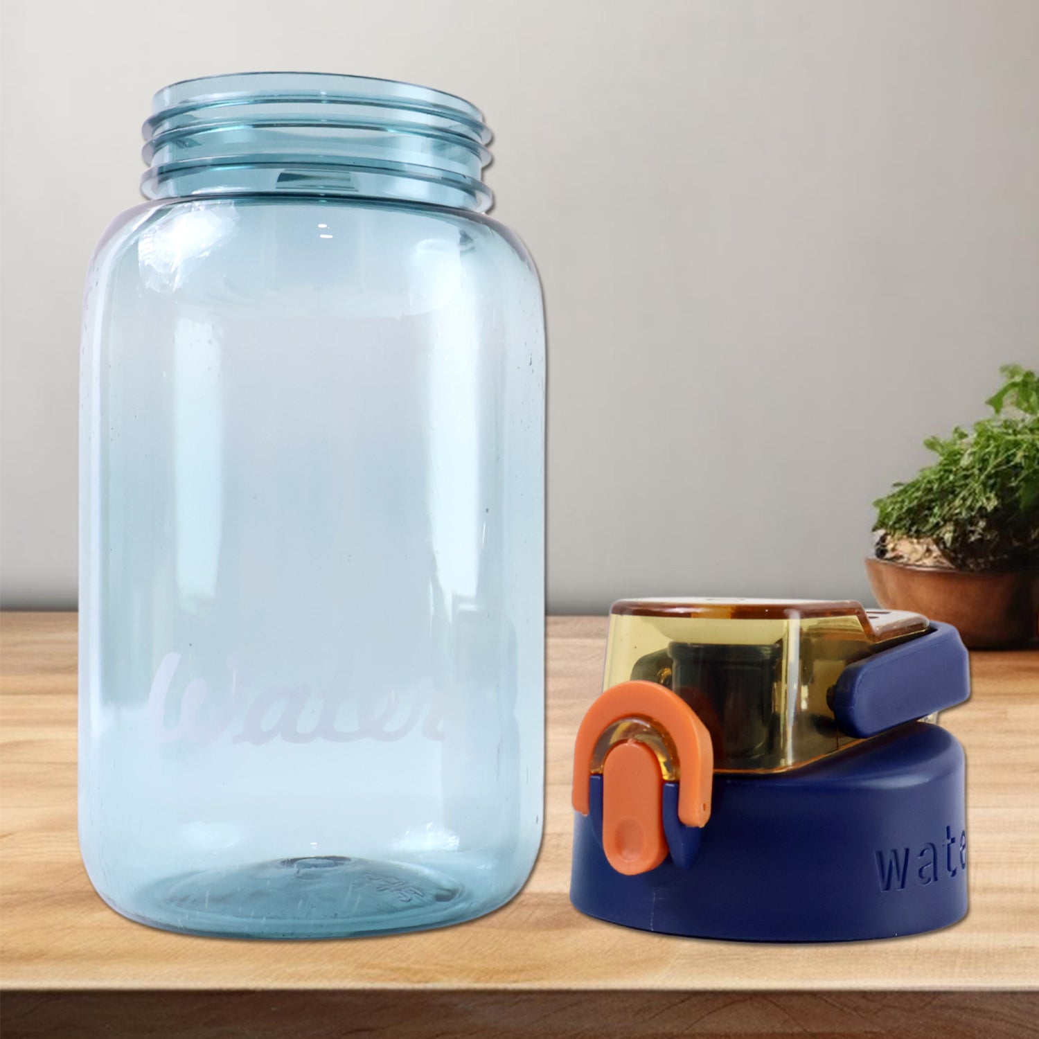 Blue Leak-proof Flip Cap Lock Water Bottle (600ml Approx  1 Pc)
