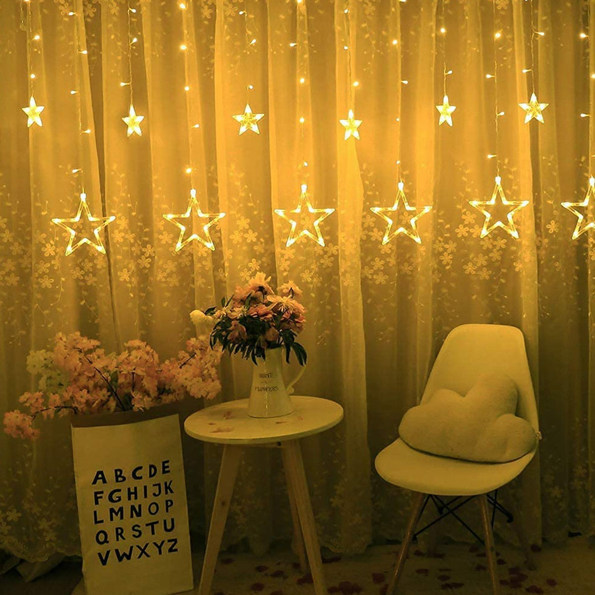 Star-shaped curtain string lights with multiple flashing modes