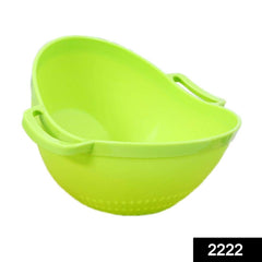 Durable colander bowl with ergonomic handle.