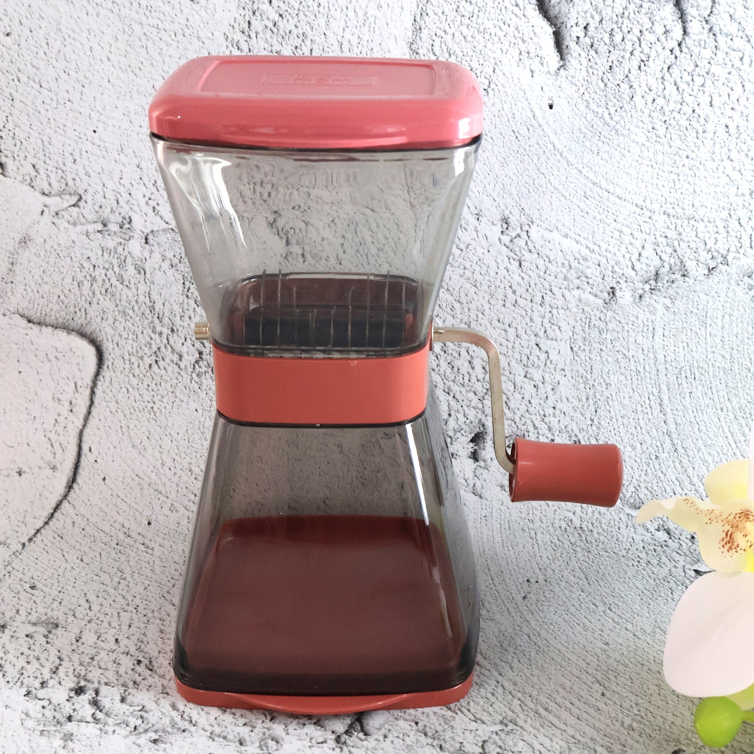Manual Cutter With Blades And Locking Lid (1 Pc)