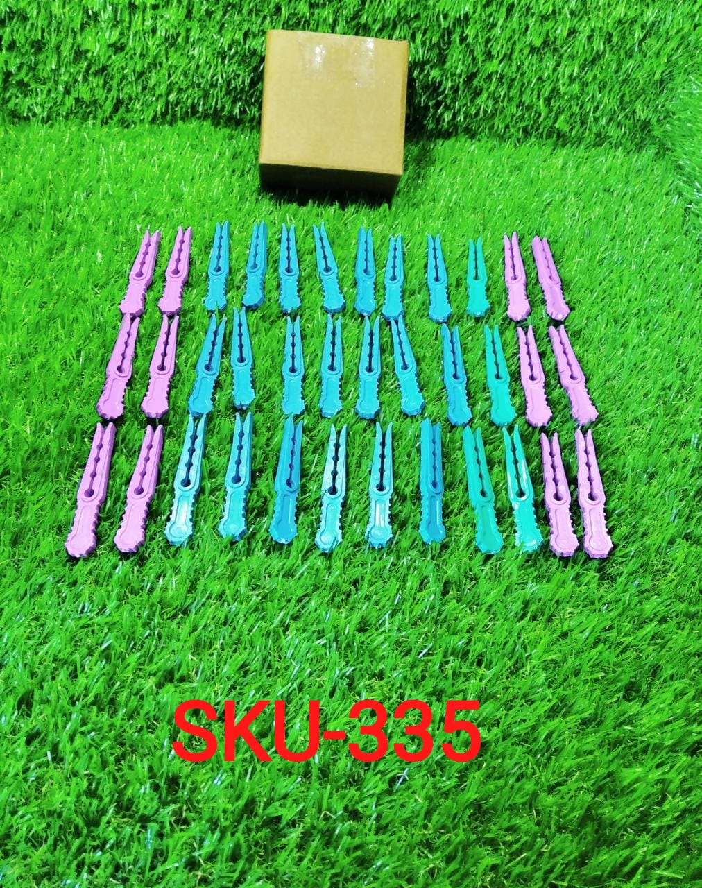 Plastic pegs for cloths, multipurpose, pack of 36 for everyday use.