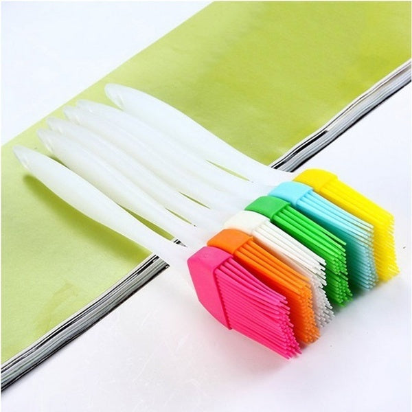 4pc kitchen tools set including spatula brush, oven glove, egg yolk separator, and paper cups.