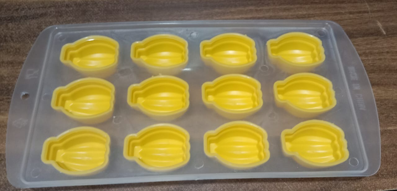 Silicone Mold Ice Cube Trayhttps://admin.shopify.com/store/a5aec8/products?query - 5705_banana_shape_ice_tray_1pc