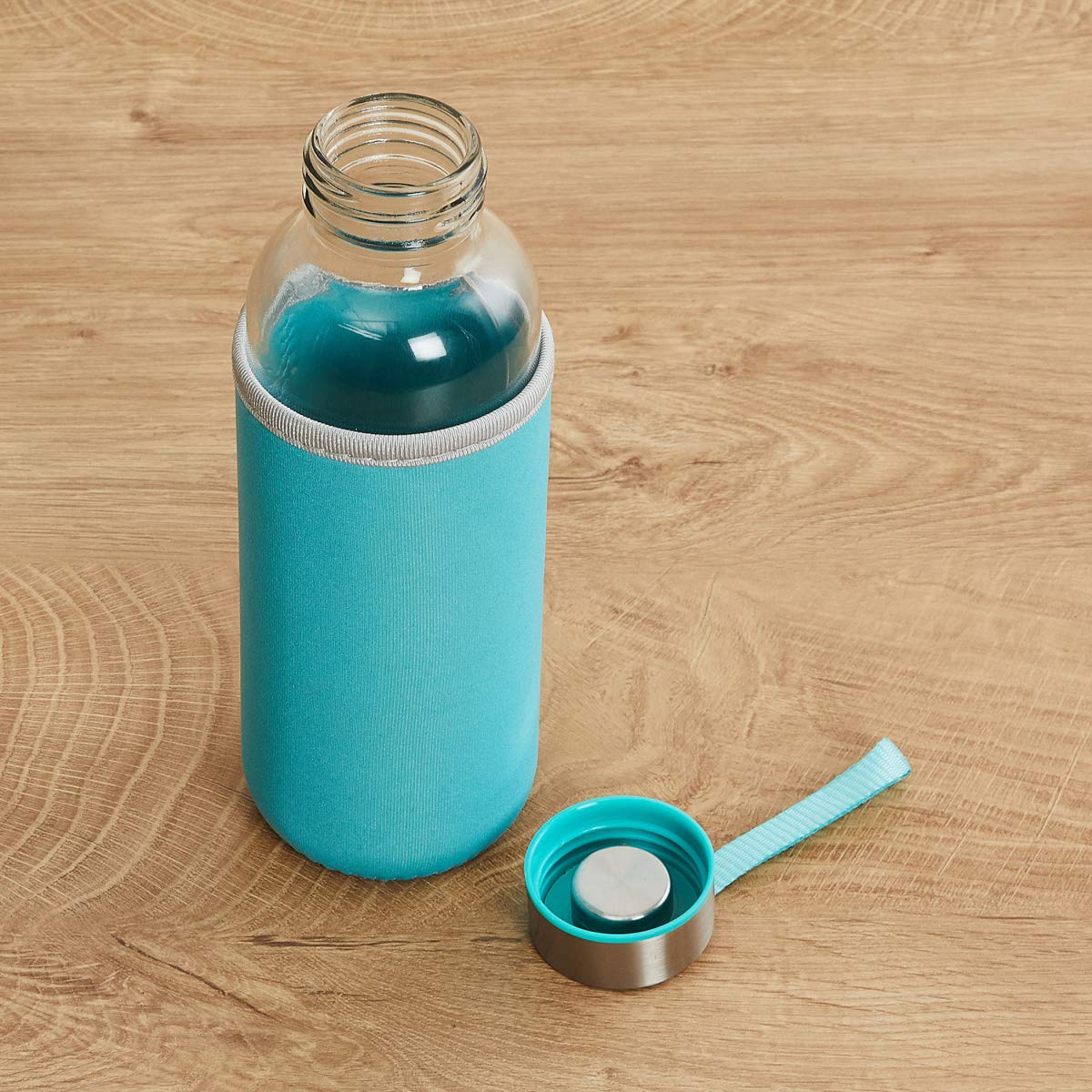 Glass water bottle with cover, 500 ml, stylish and portable.