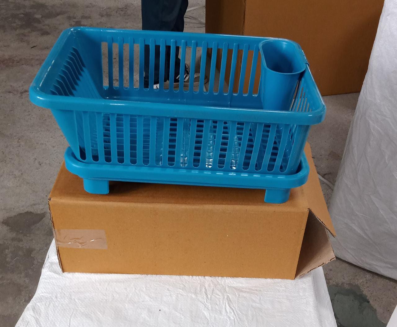 Dish drainer rack in a brown box, showing the plastic design for efficient drying