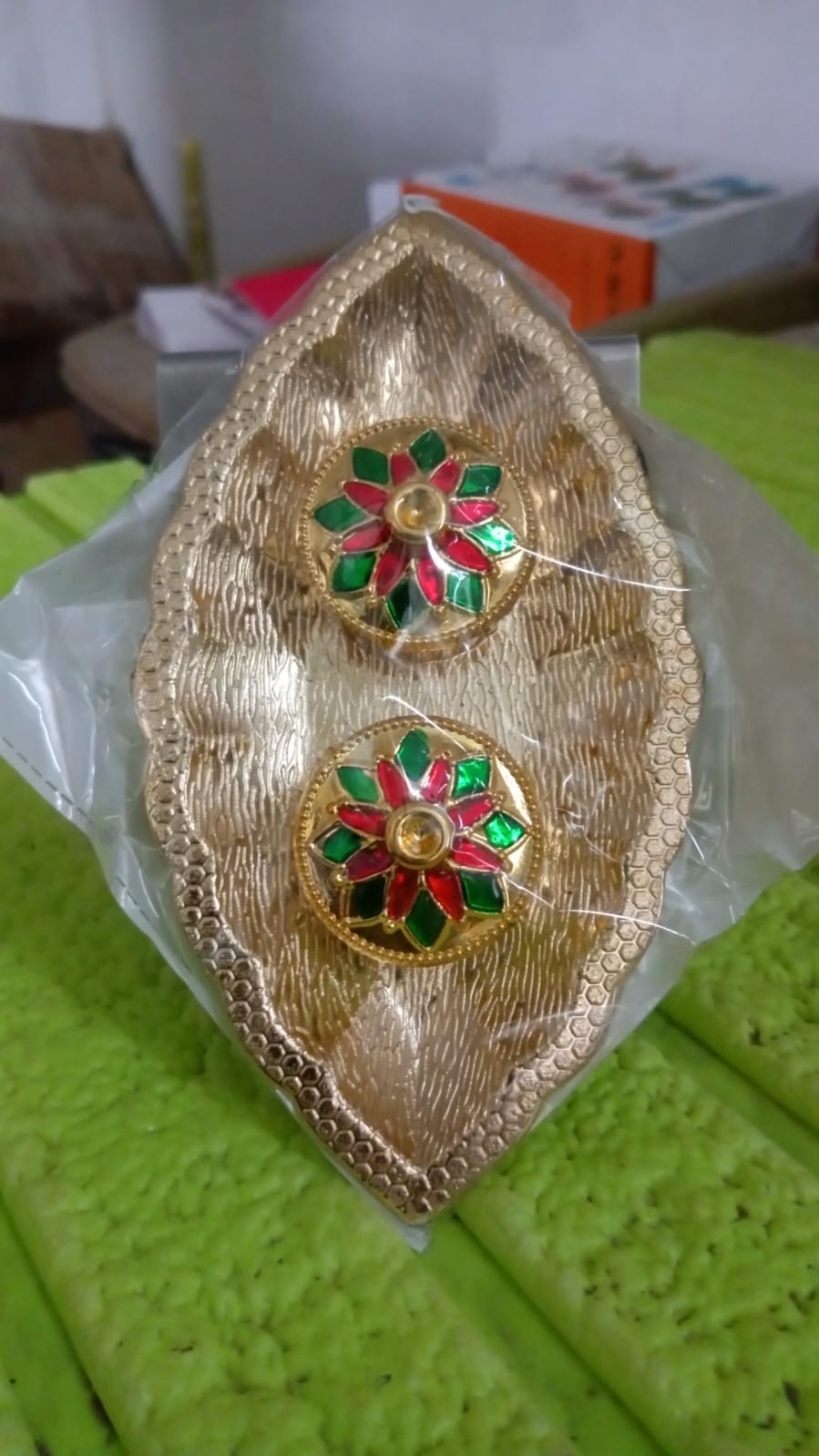 Leaf Shape Special Puja Thali (1 Pc / Mix Design) - 5890_leaf_shape_kumkum_dish_no1