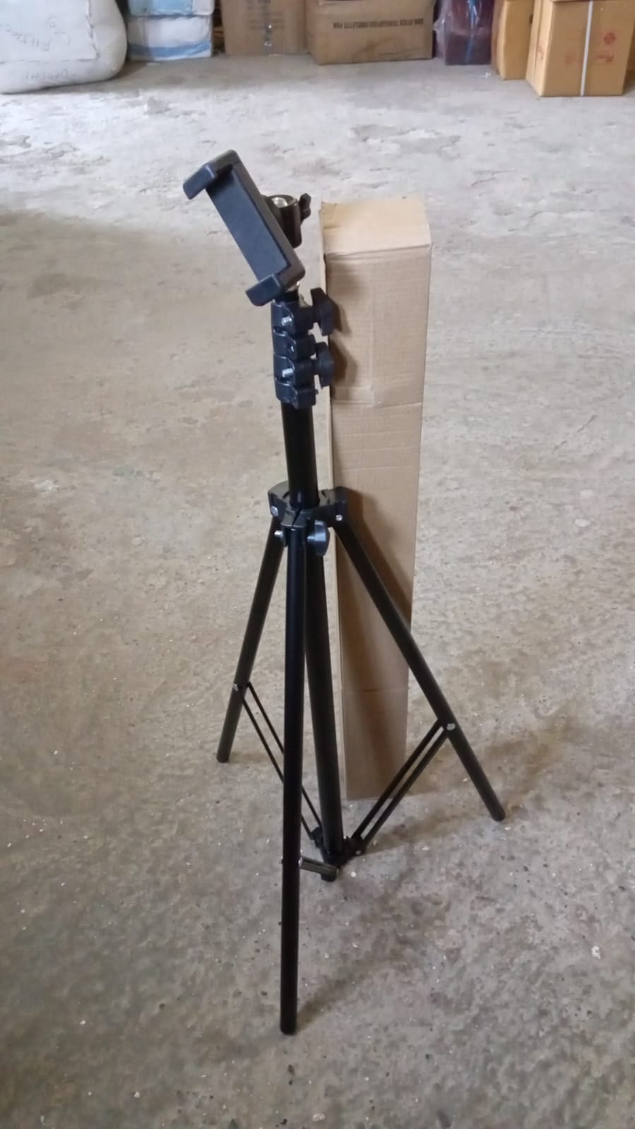 Professional Tripod with Multipurpose Head for Low Level Shooting, Panning for A - 12986_tripod_mobile_stand_170cm