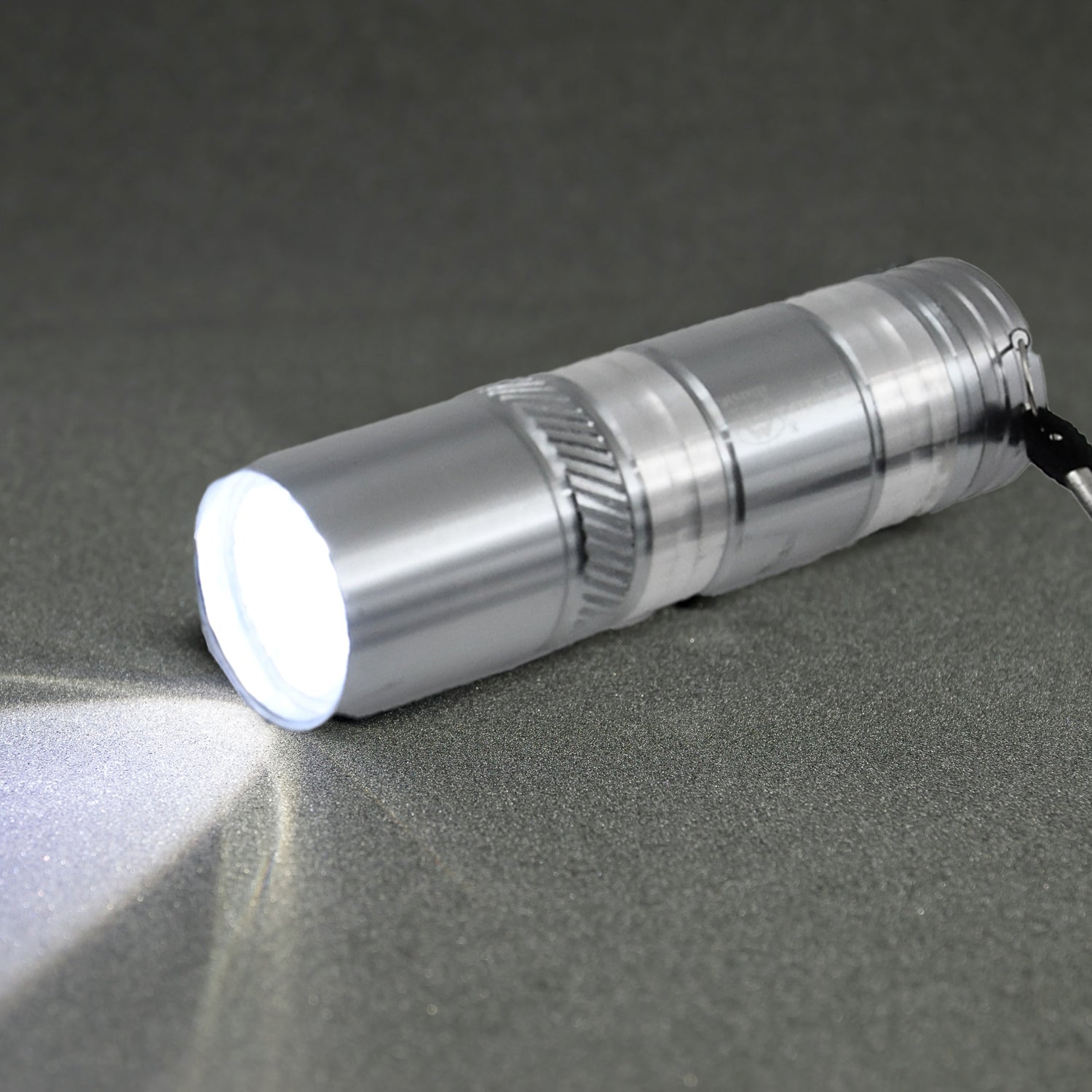 Portable Mini Torch / Flashlight LED Powerful High Lumens Pen Light Easy To Carr - 8556_9led_pocket_flashlight_1pc