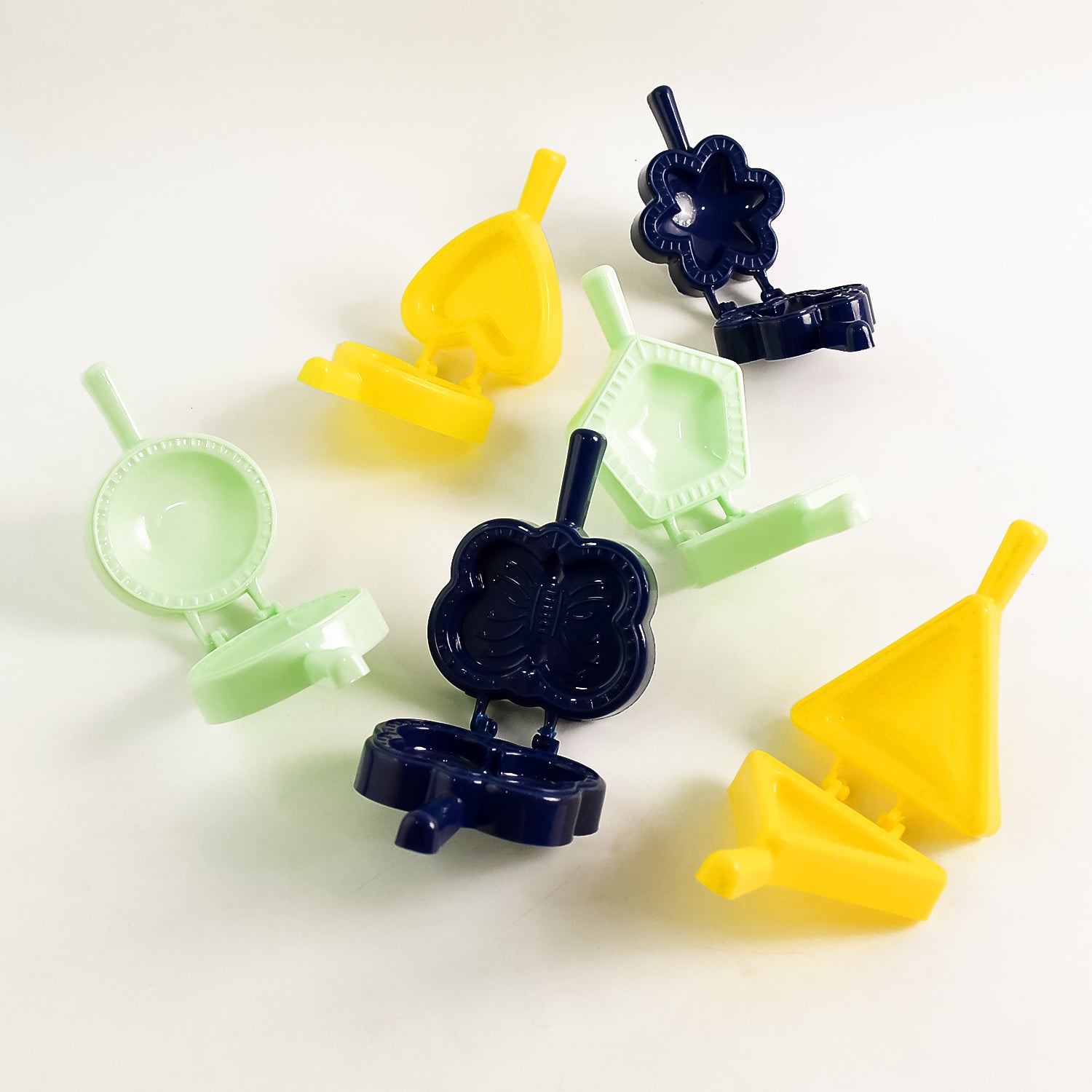 1 Pc Assorted Shape Snack Mould (Mix Design  1 Pc)