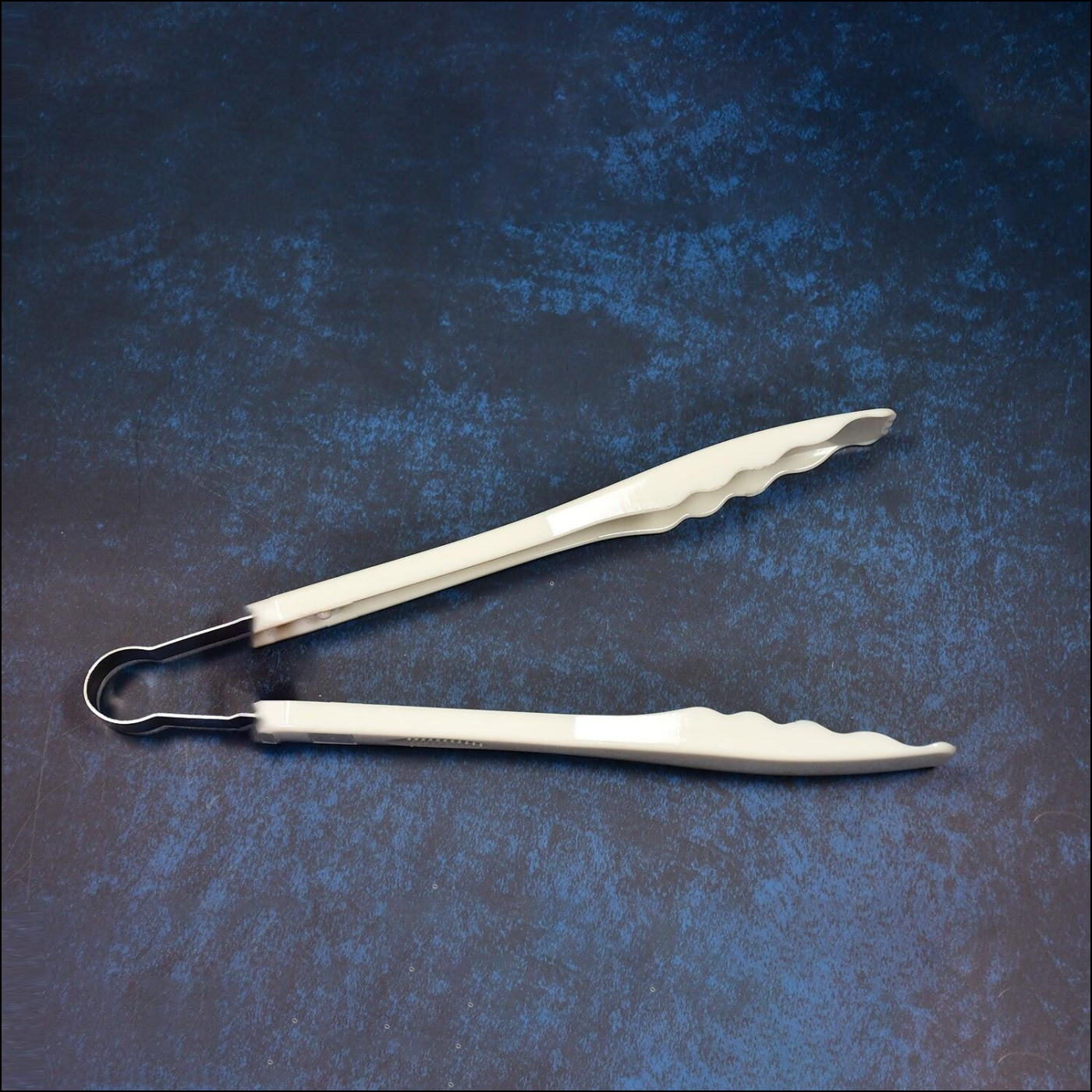 Superior eMart kitchen bread tongs with a sturdy grip for easy handling of baked goods