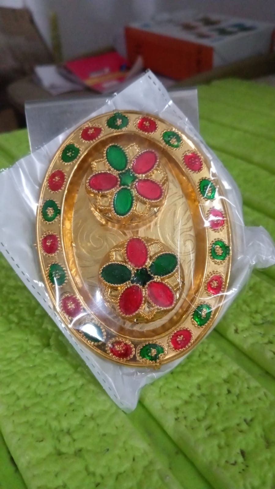 ओवल शेप स्पेशल पूजा थाली (1 पीस / मिक्स डिज़ाइन) - 5889_oval_shape_kumkum_dish_no6