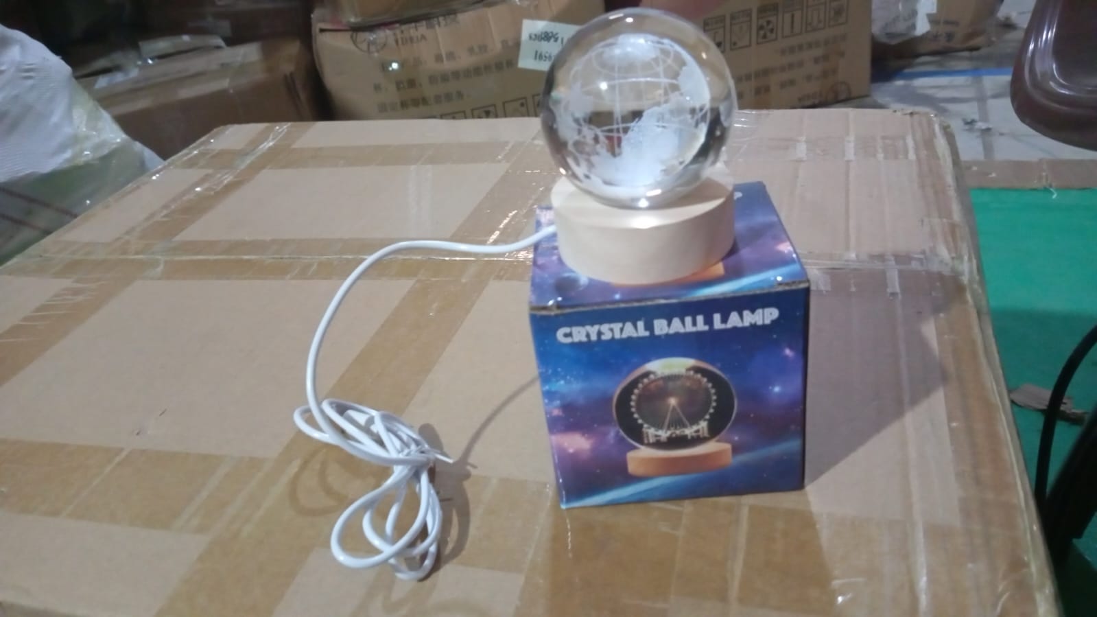 विश्व 3D क्रिस्टल बॉल लैंप लकड़ी के आधार के साथ (1 पीसी) - 13608_3d_world_crystal_ball_lamp