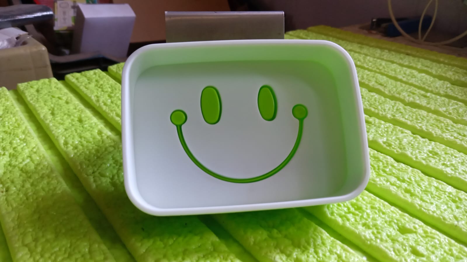 Portable Travel Home Box Cute Cartoons Smile Face Container Draining Holder Soap - 14500_traveling_smiley_soabbox