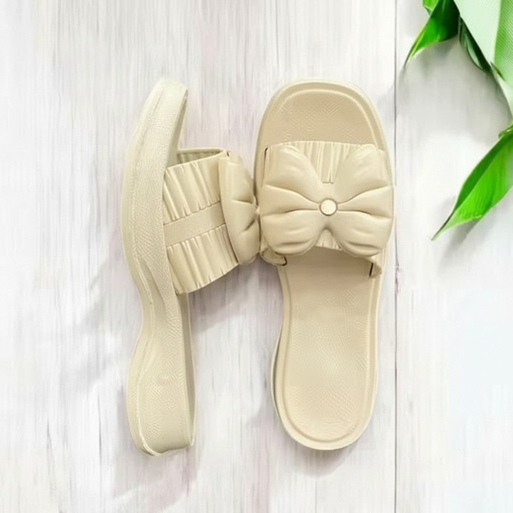 Stylish and Comfortable Women's Flip-Flop Slippers for Everyday Wear