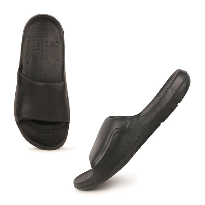 Fashionable men's slip-on black sandals featuring a comfortable design for casual wear