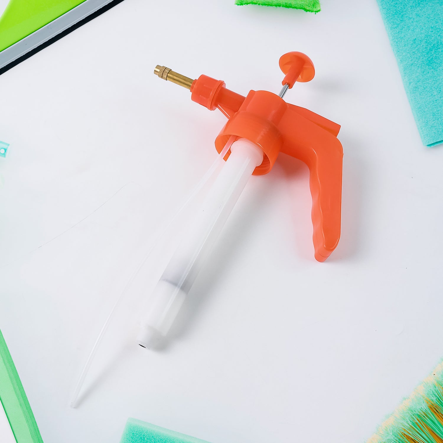 Superior eMart garden pressure sprayer 1 litre with a comfortable grip and adjustable nozzle for easy use