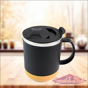Insulated coffee mug with spill-proof lid in black and gold, perfect for keeping beverages hot