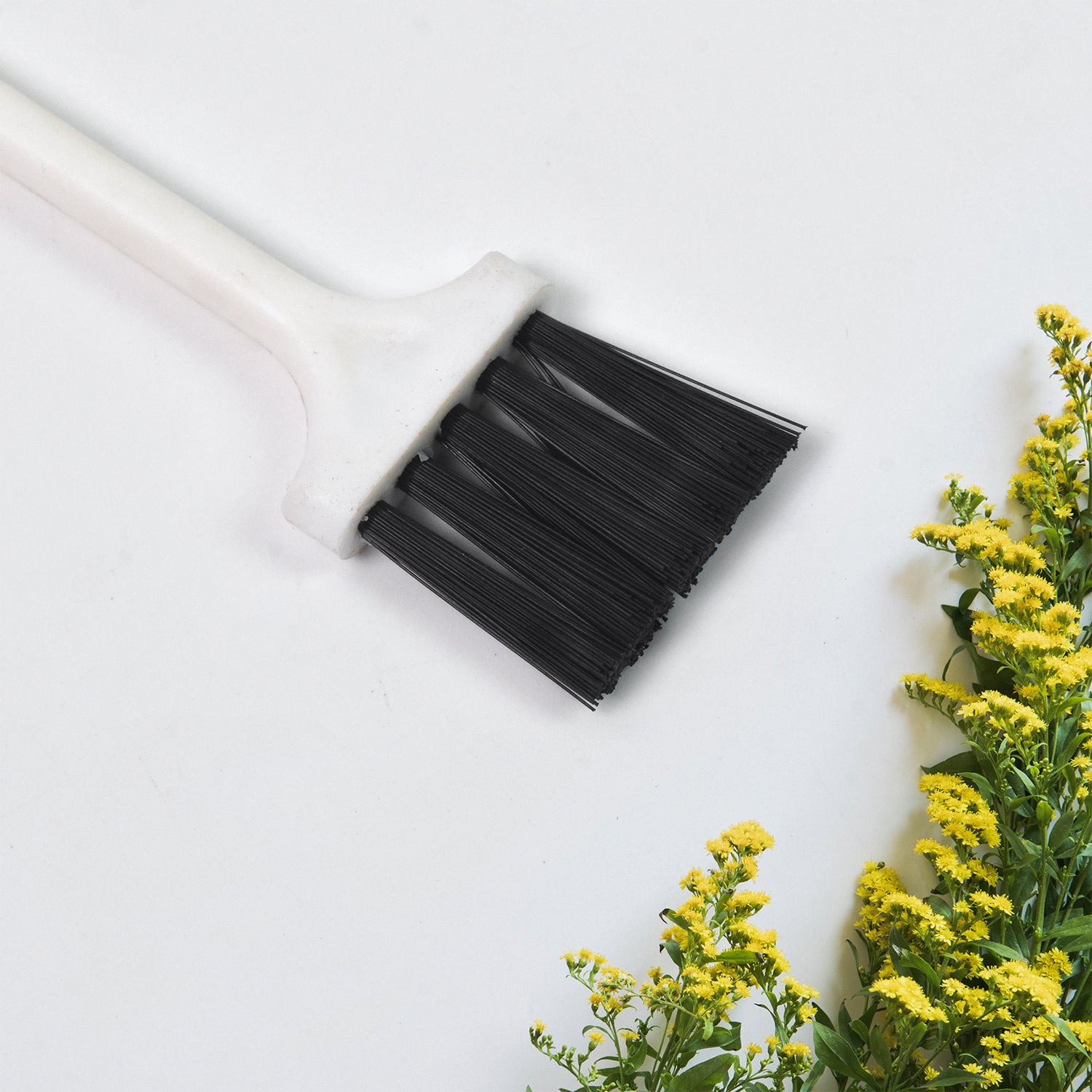 Superior eMart laptop keyboard brush with bristles for cleaning dust and debris from keyboards