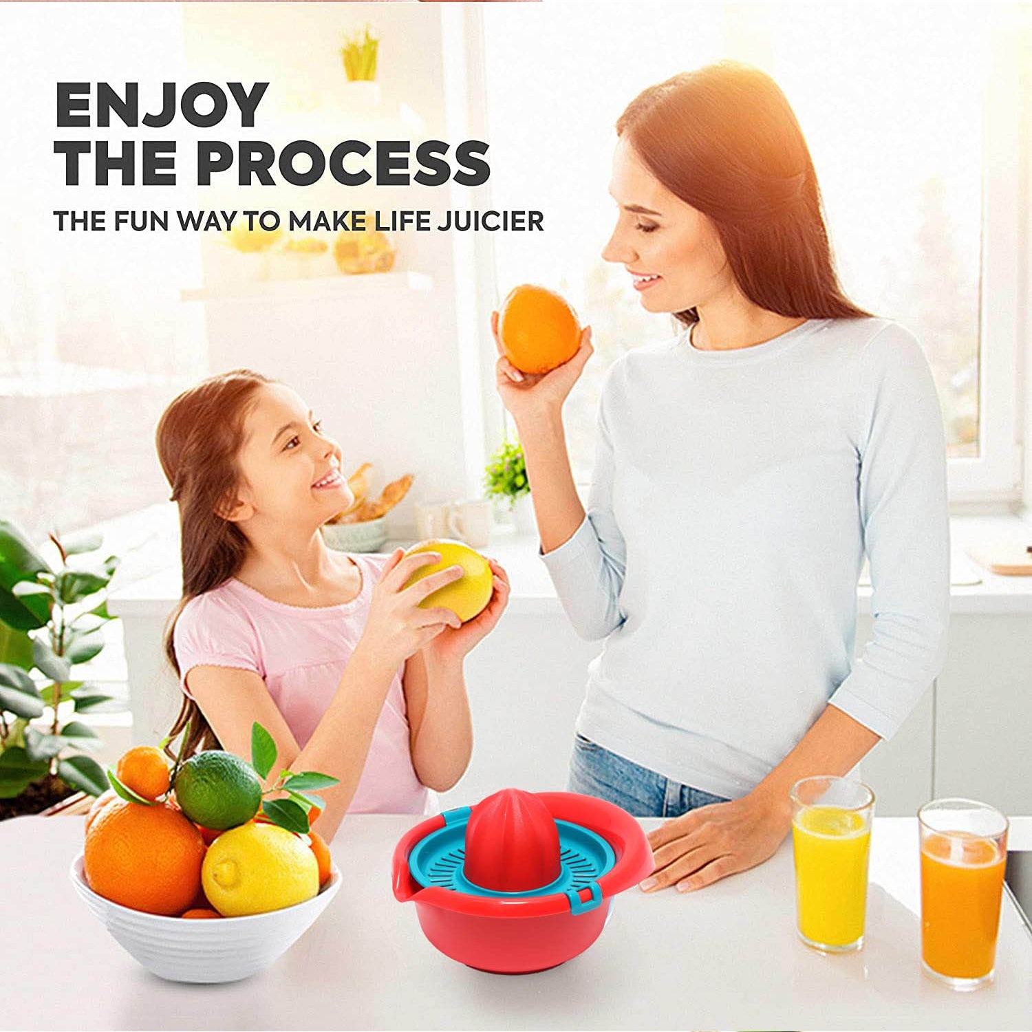Manual citrus juicer 300ml in use by a woman and girl with fresh oranges and juice on the table