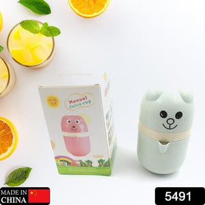 Manual citrus juicer in cute bear design with packaging, ideal for kitchen use and juicing fresh fruits