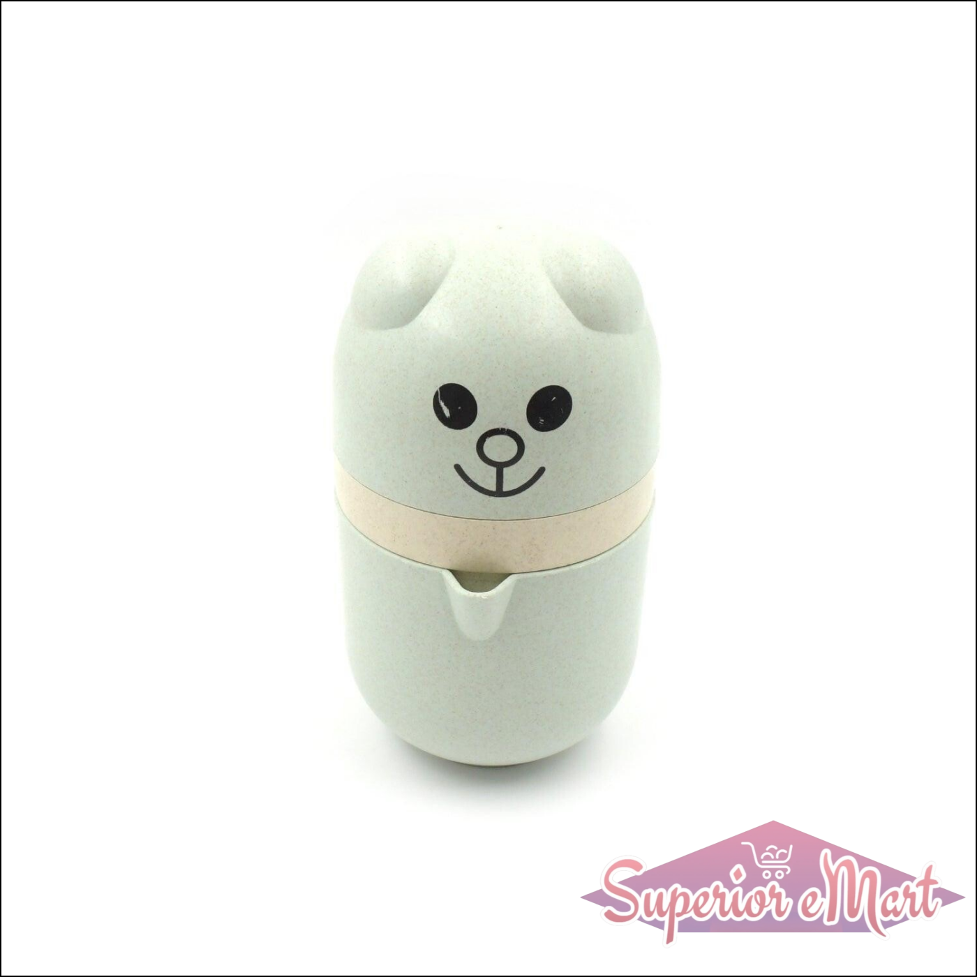 Cute bear-shaped manual citrus juicer with a smiling face for easy juice extraction