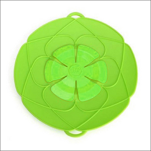 Green multifunctional silicone lid cover with a flower design for sealing pots and bowls