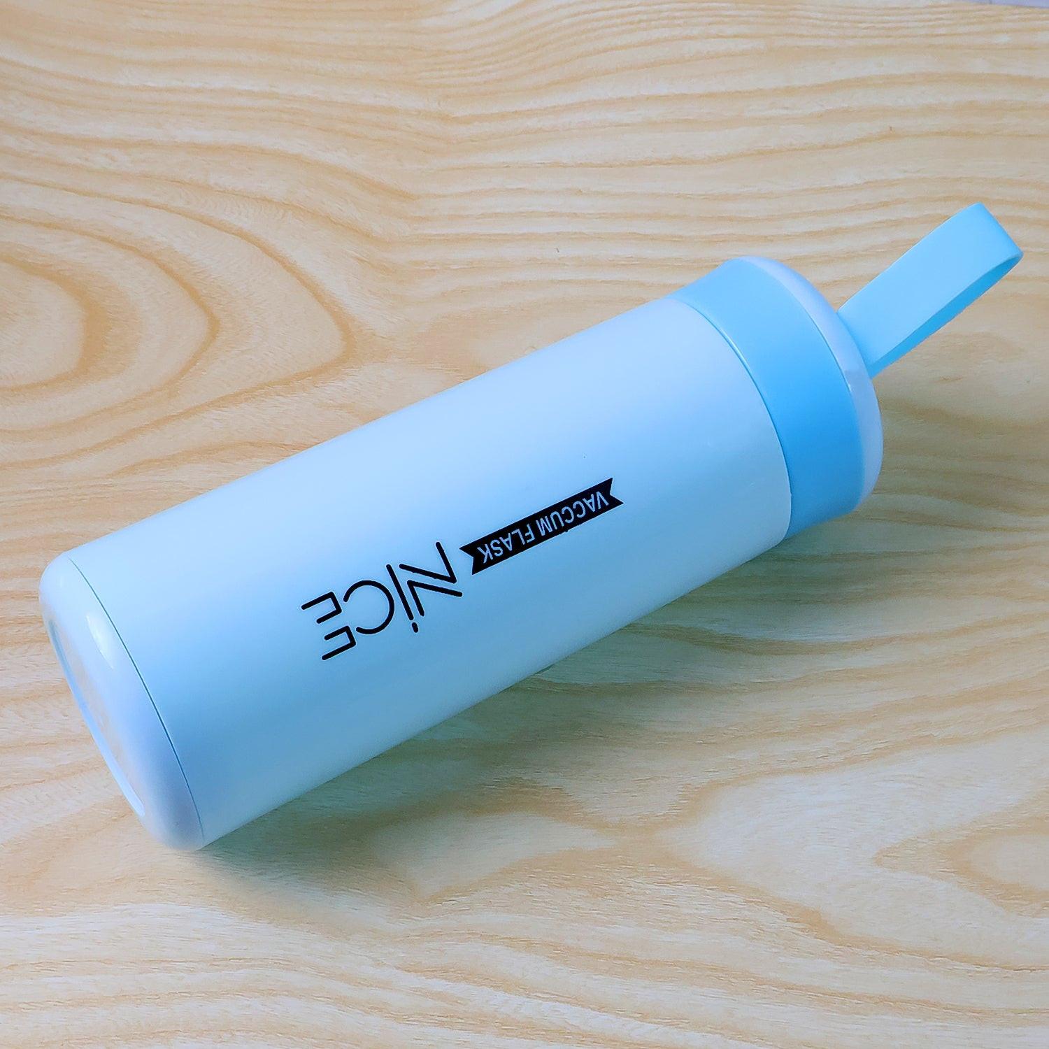 Stylish vacuum-sealed leak proof glass water bottle in blue with easy-grip lid