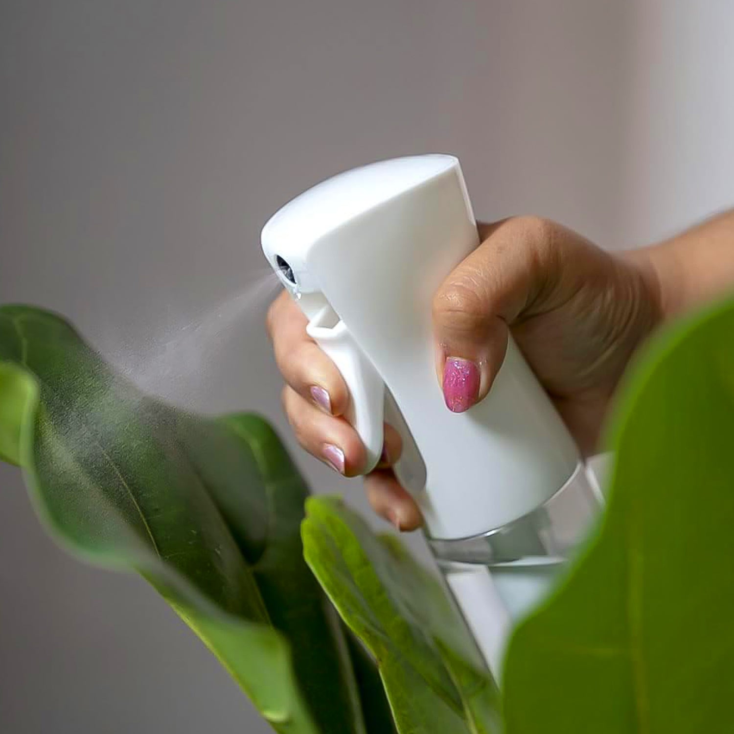 White ergonomic oil spray bottle for cooking, ideal for even oil distribution during meal preparation