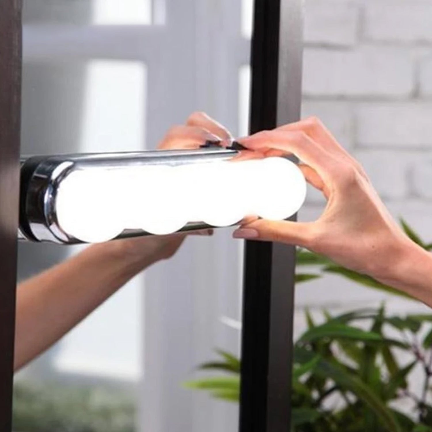 Portable makeup light kit with adjustable brightness for perfect application in any setting