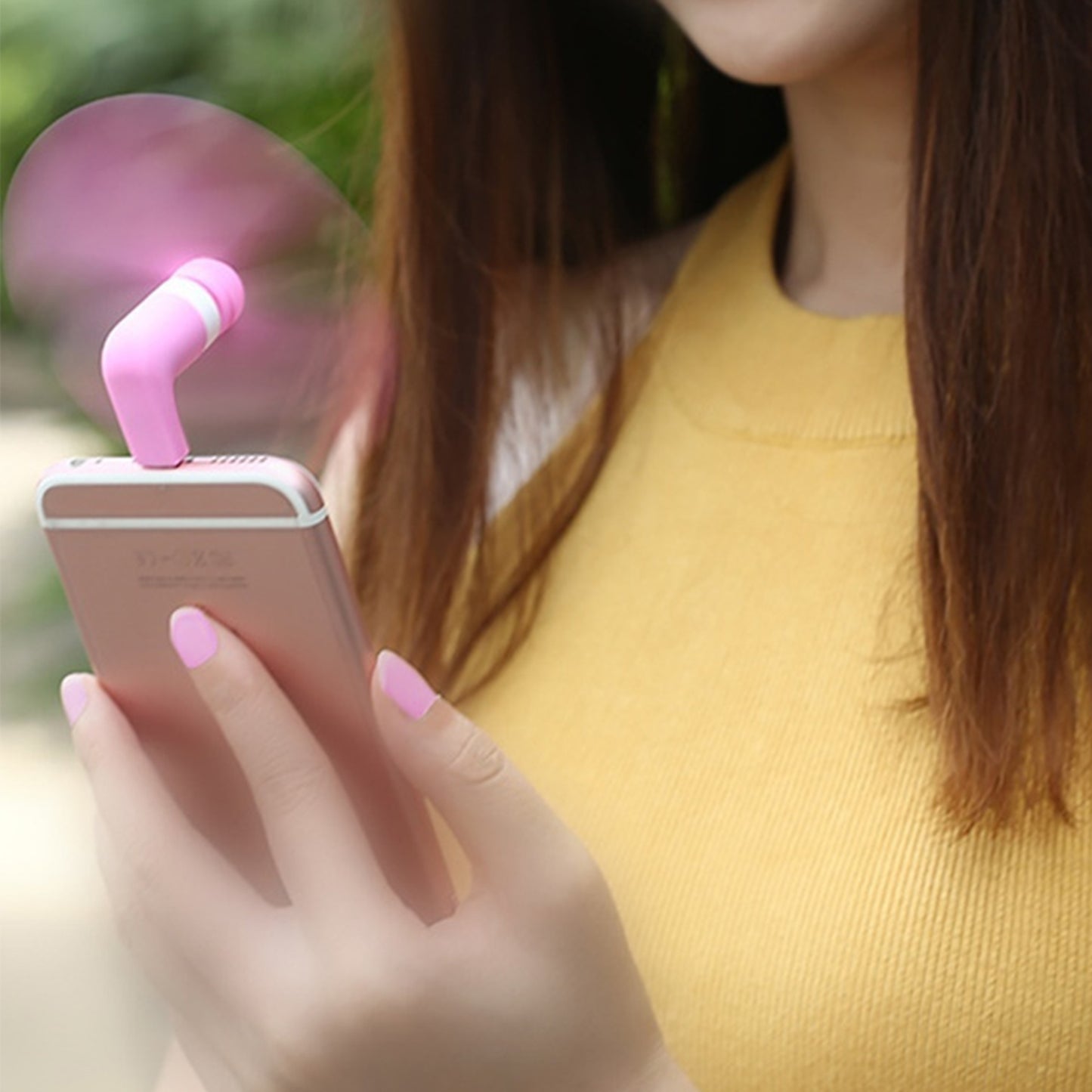 Compact portable USB fan attached to a smartphone for cooling on the go
