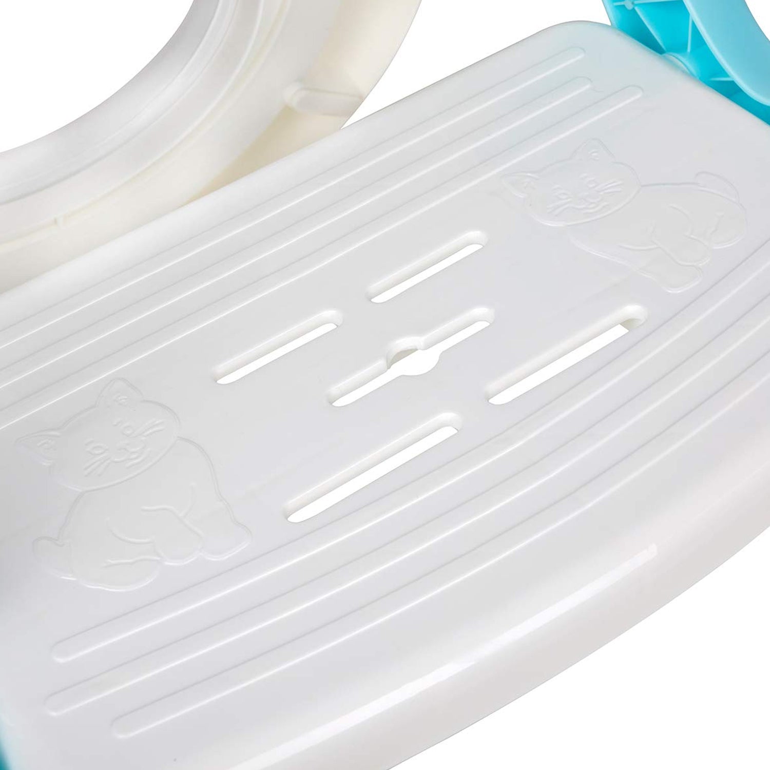 Potty training seat with ladder featuring a non-slip step for easy access for toddlers