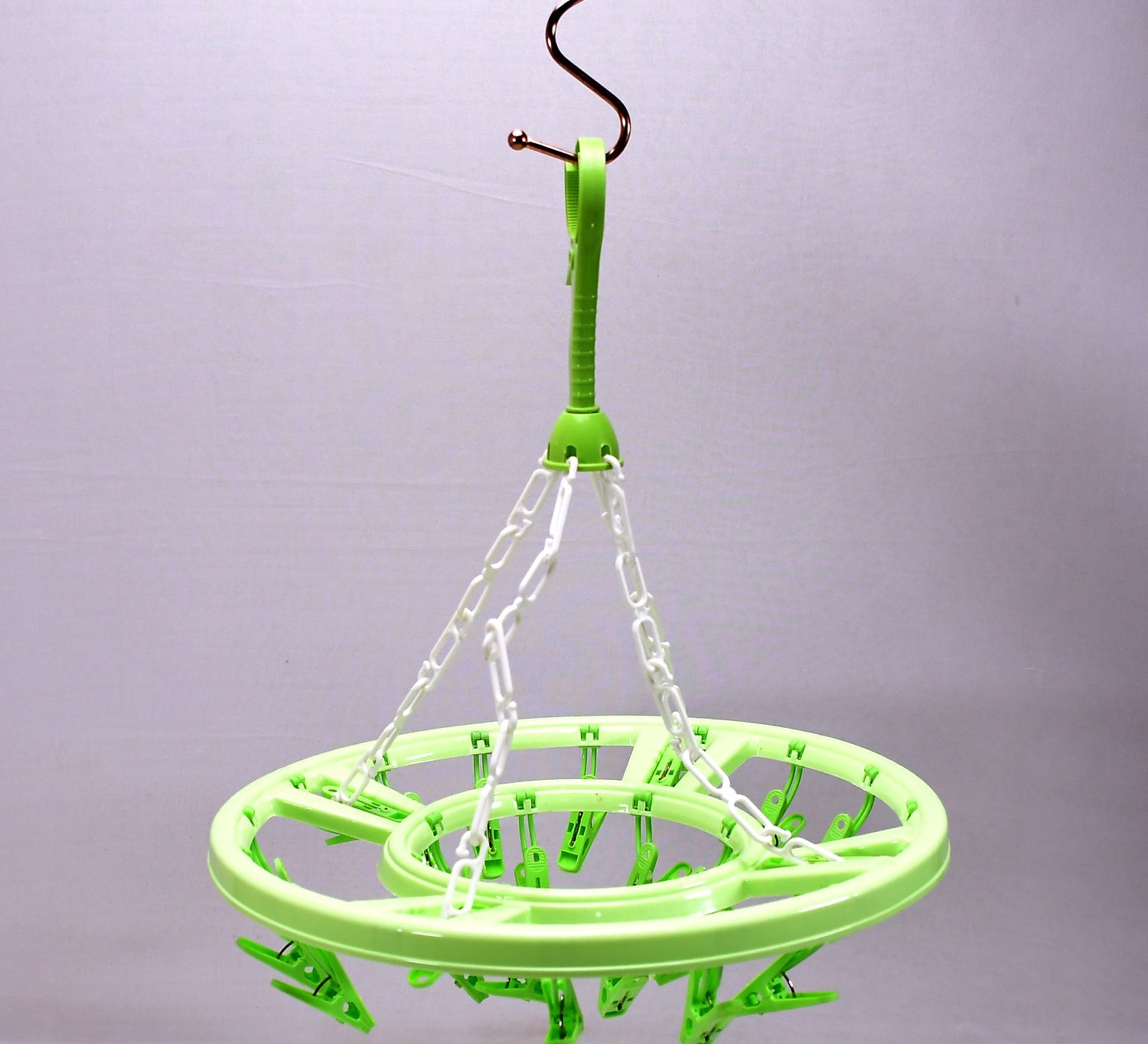 Superior eMart round hanger with clips for drying clothes, featuring a durable design in green