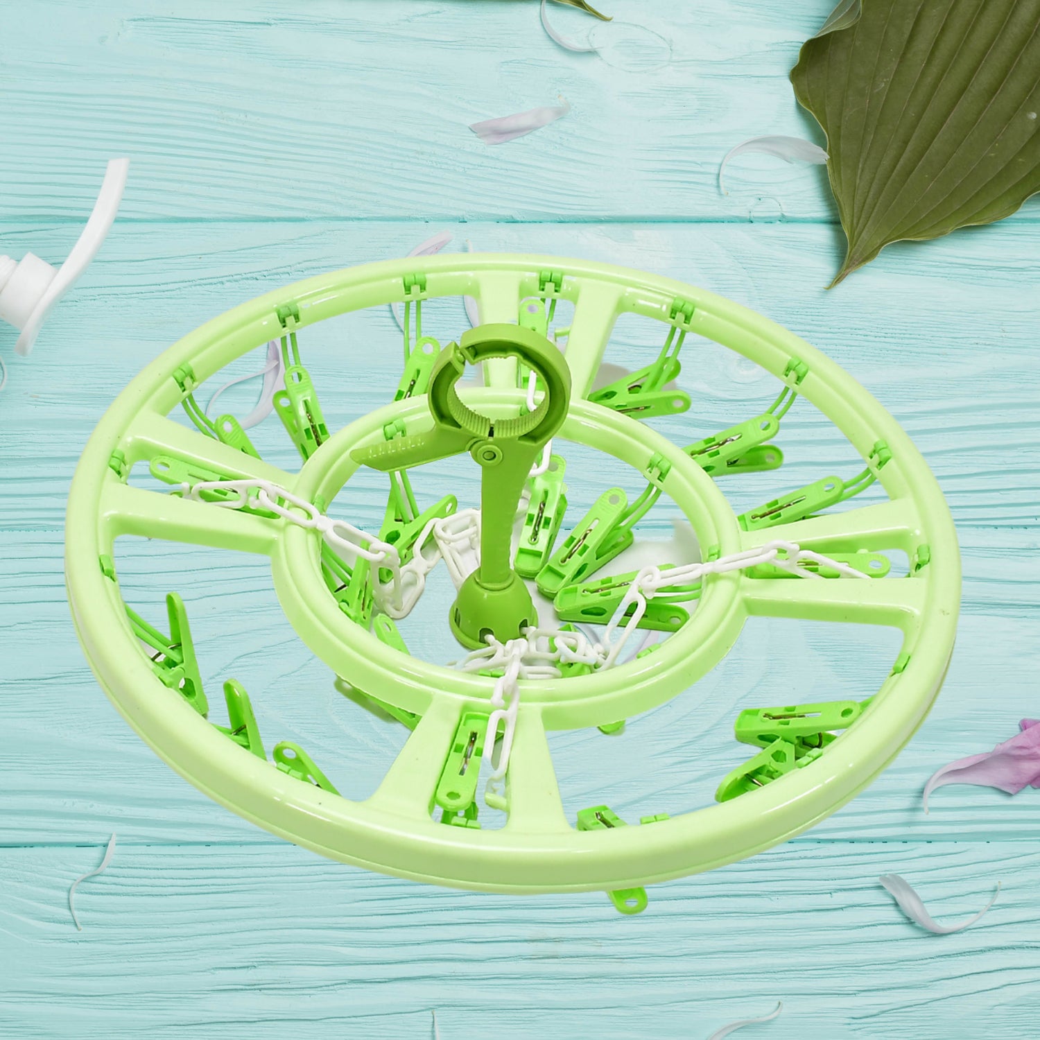 Superior eMart round hanger with clips in green for drying baby clothes and accessories