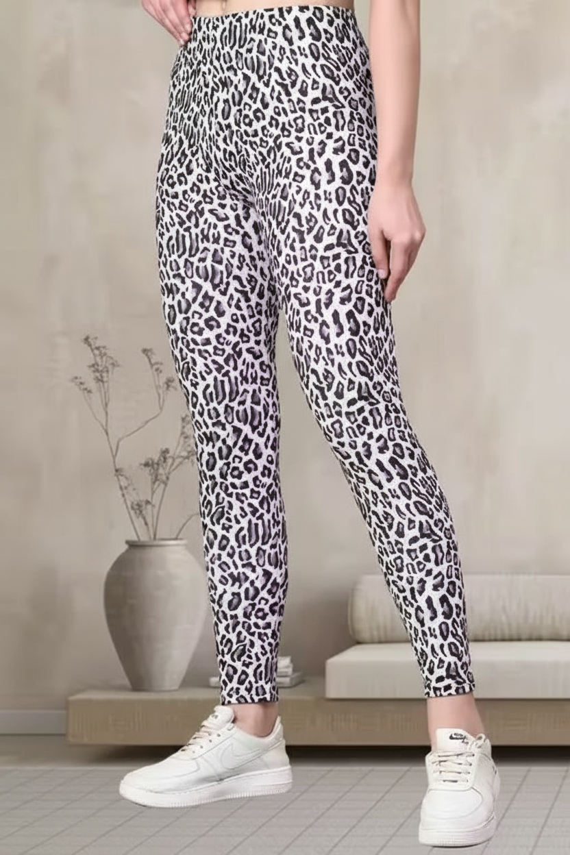 Trendy girls leggings in leopard print, stylish and comfortable, perfect for casual wear or workouts