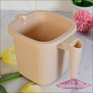Superior eMart BPA free bath mug in beige with a comfortable handle for easy use