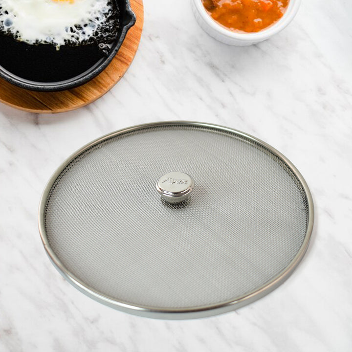 Stainless steel mesh splatter screen for frying with sturdy handle and durable design