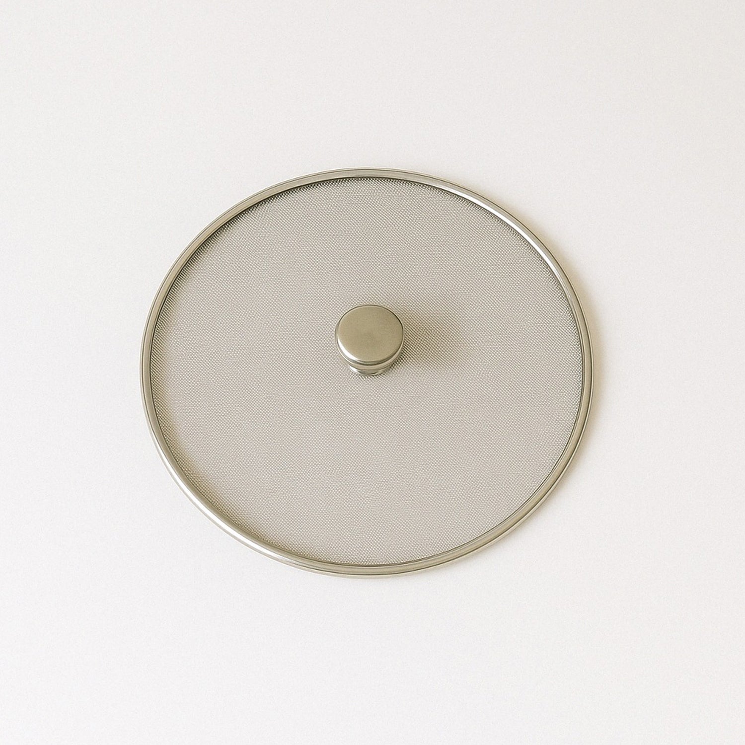 Stainless steel mesh splatter screen for frying and cooking, designed to prevent oil splatters