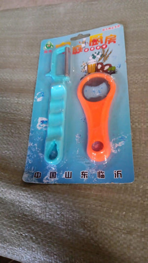 Vegetable and fruit peeler set in blue and orange packaging, ideal for everyday kitchen tasks