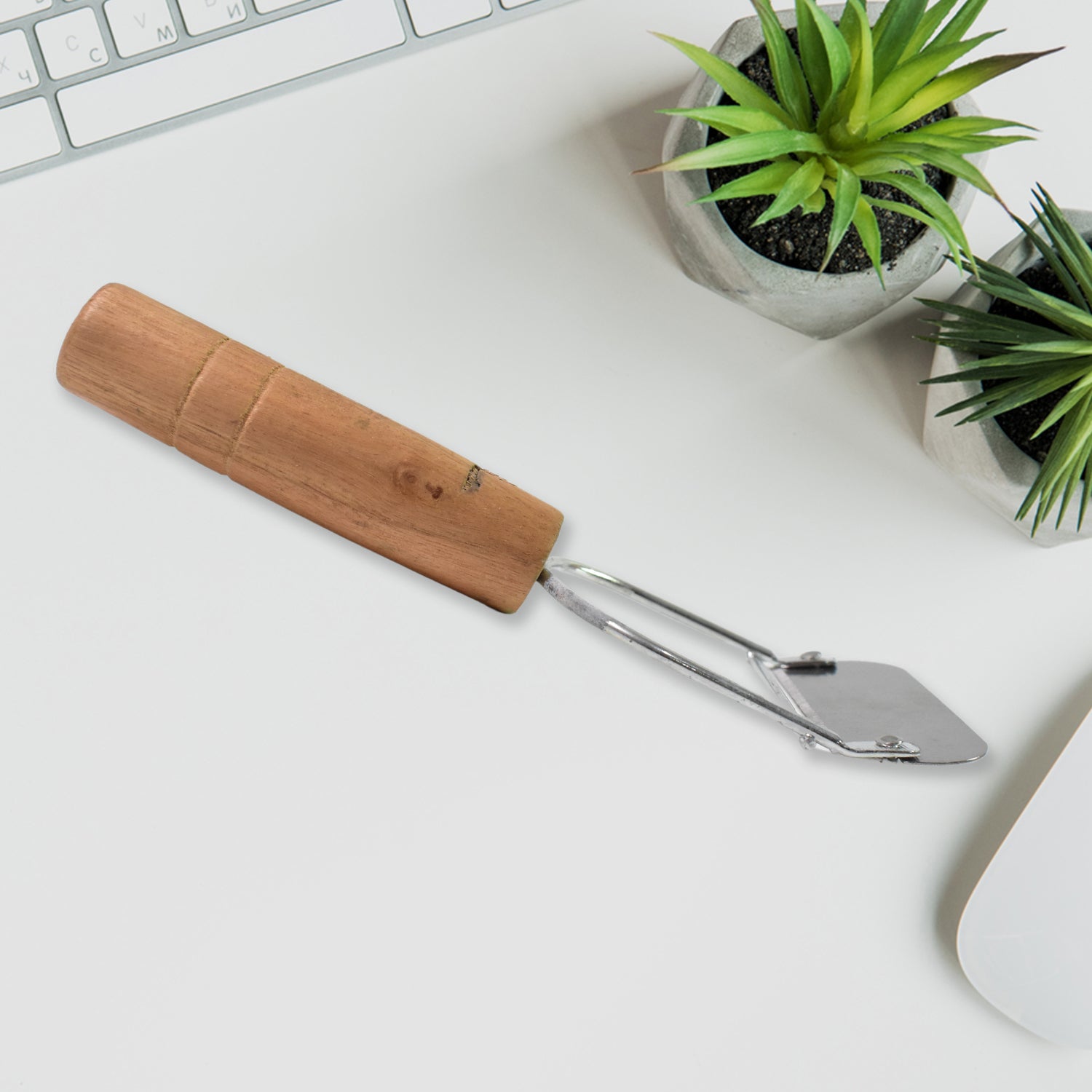 Superior eMart wooden handle vegetable peeler for easy peeling of vegetables in the kitchen