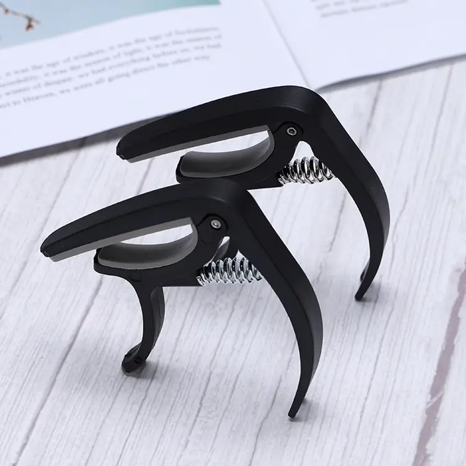 Guitar Capo with Pickup Stand, Soft Pad for Acoustic and Electric Guitar Ukulele - 6141_guitar_capo_1pc