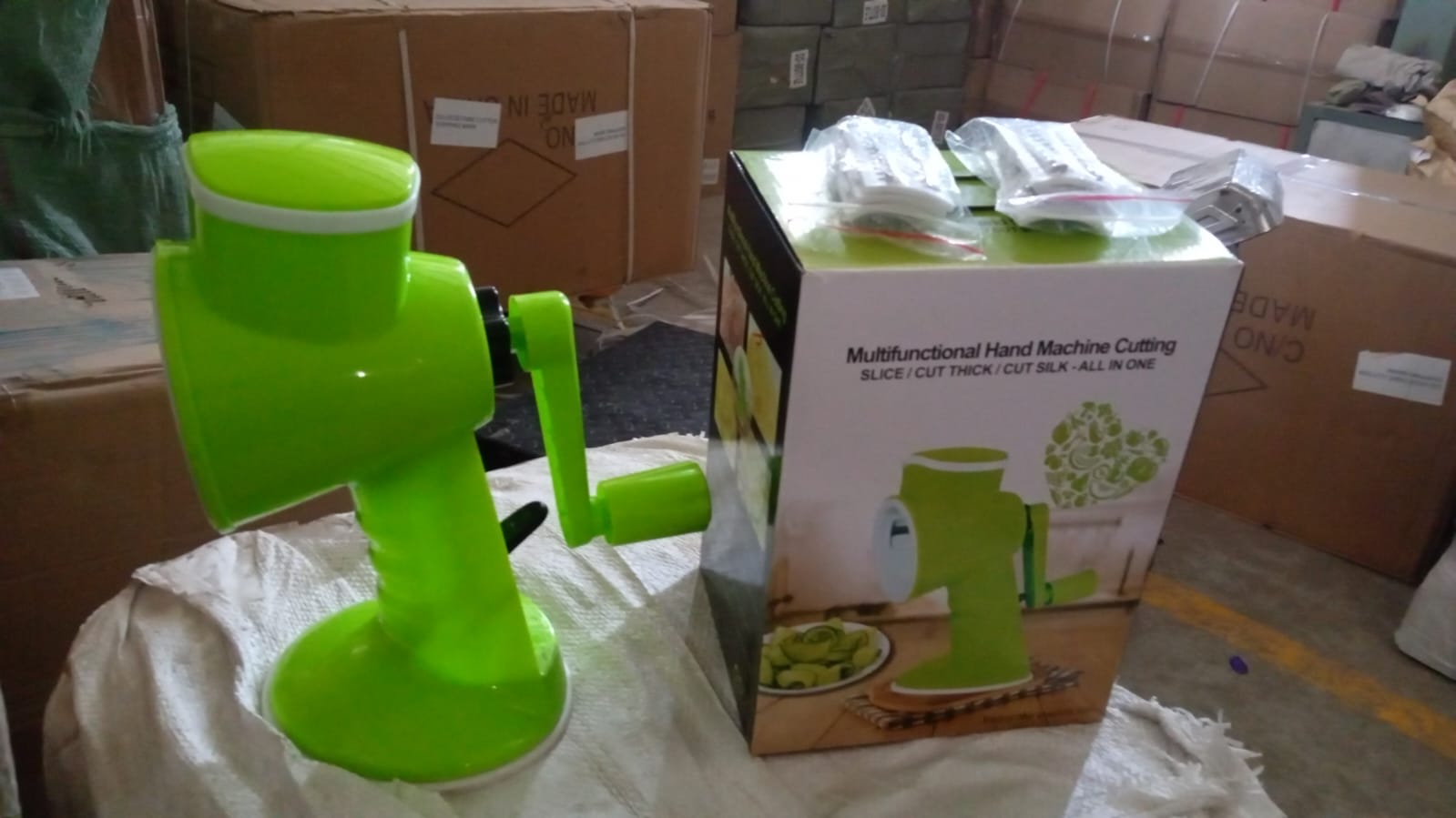 6 in 1 Multi functional Vegetable Cutter & Slicer Hand Machine Cutting, Slice, Cut Thick, Cut Silk All in one